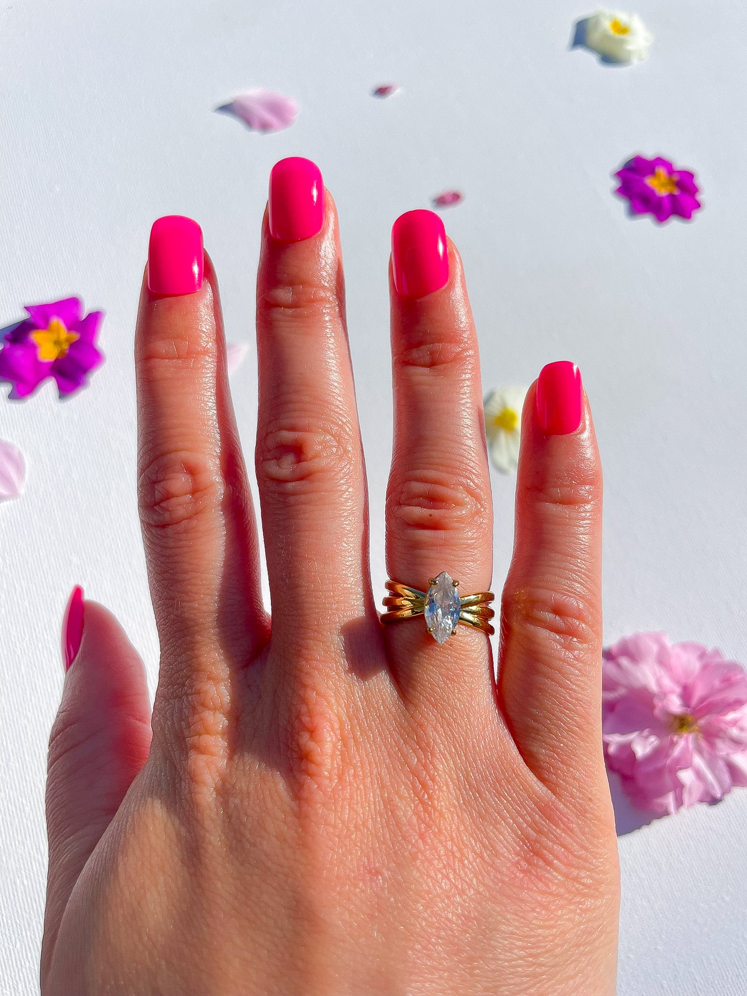 Bague triple anneaux doré avec un diamant en forme d'amande