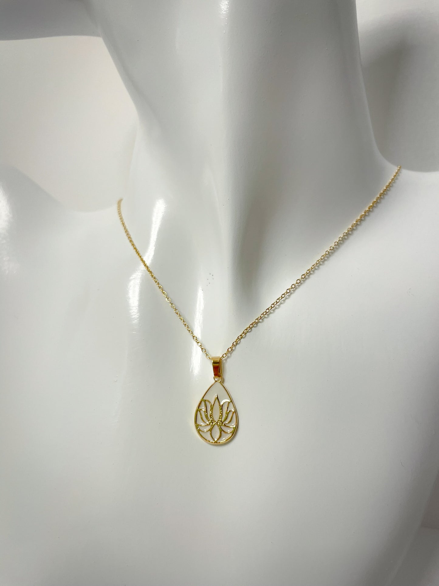 COLLIER - LEYLA